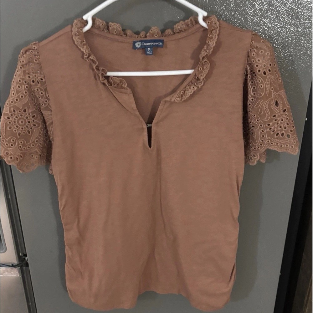 Democracy Rust Eyelet Flutter Sleeve Top Women's Medium V Neck Boho‎ Chic Shirt
